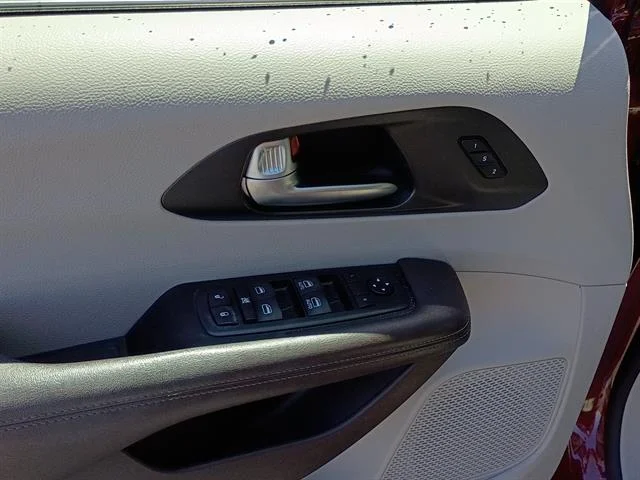 Used 2020 Velvet Red Pearl Coat Chrysler Launch Edition image 18