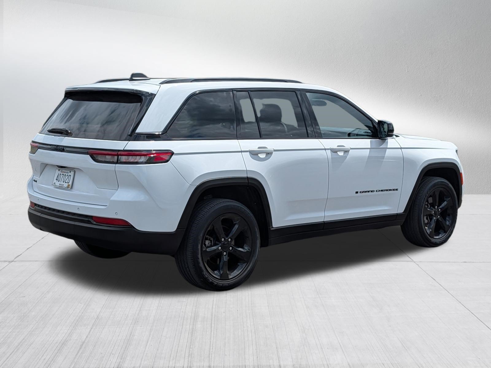 Used 2023 Bright White Clearcoat Jeep Altitude X image 7
