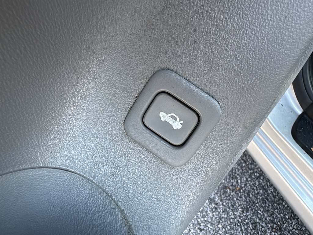 Used 2010 Carbon Gray Mist Hyundai GLS image 27