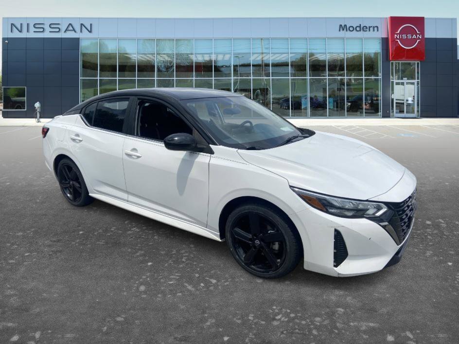 Certified Used 2025 Aspen White Tricoat/Super Black Nissan SR image 3