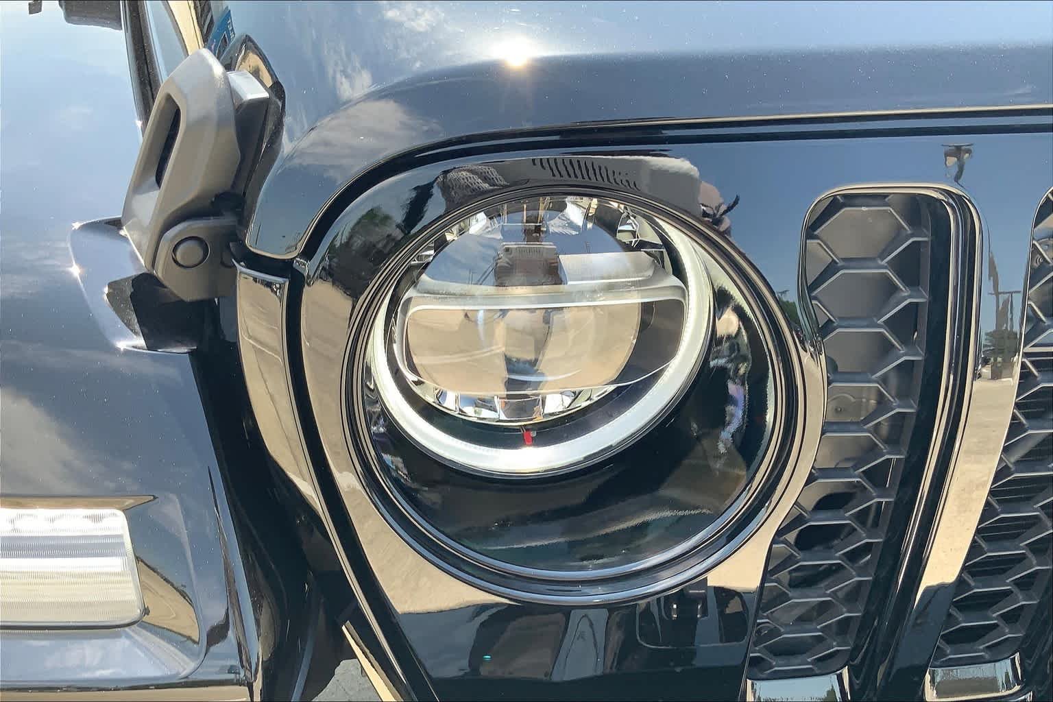 Used 2022 Black Clearcoat Jeep High Altitude image 53