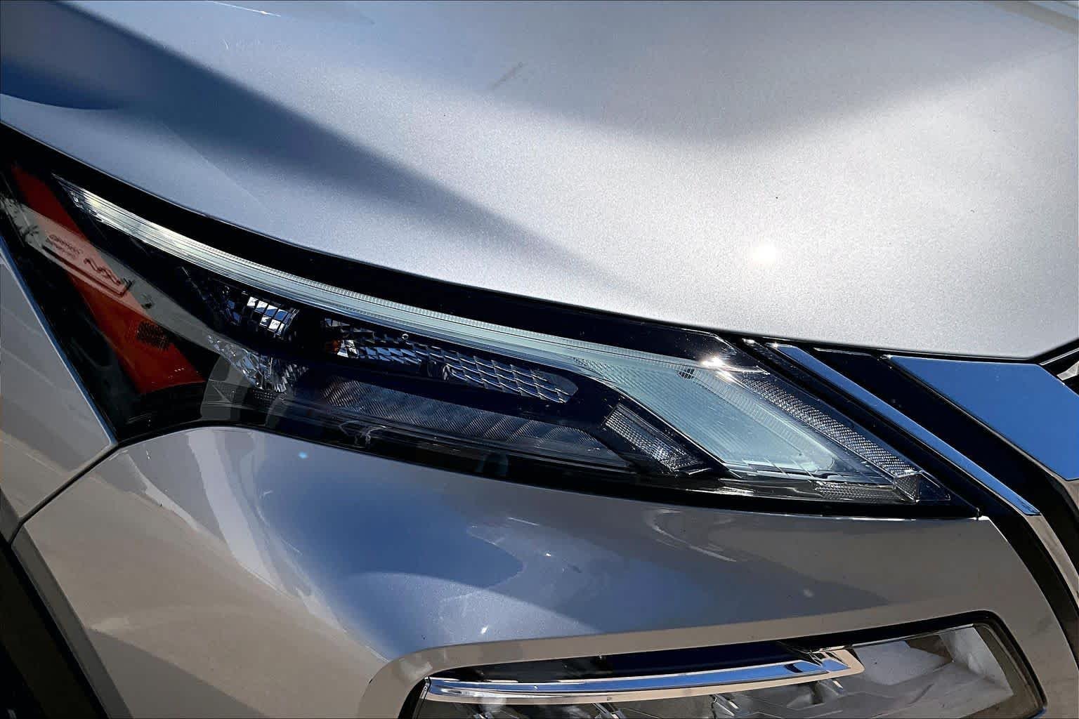 Used 2023 Brilliant Silver Metallic Nissan SV image 26