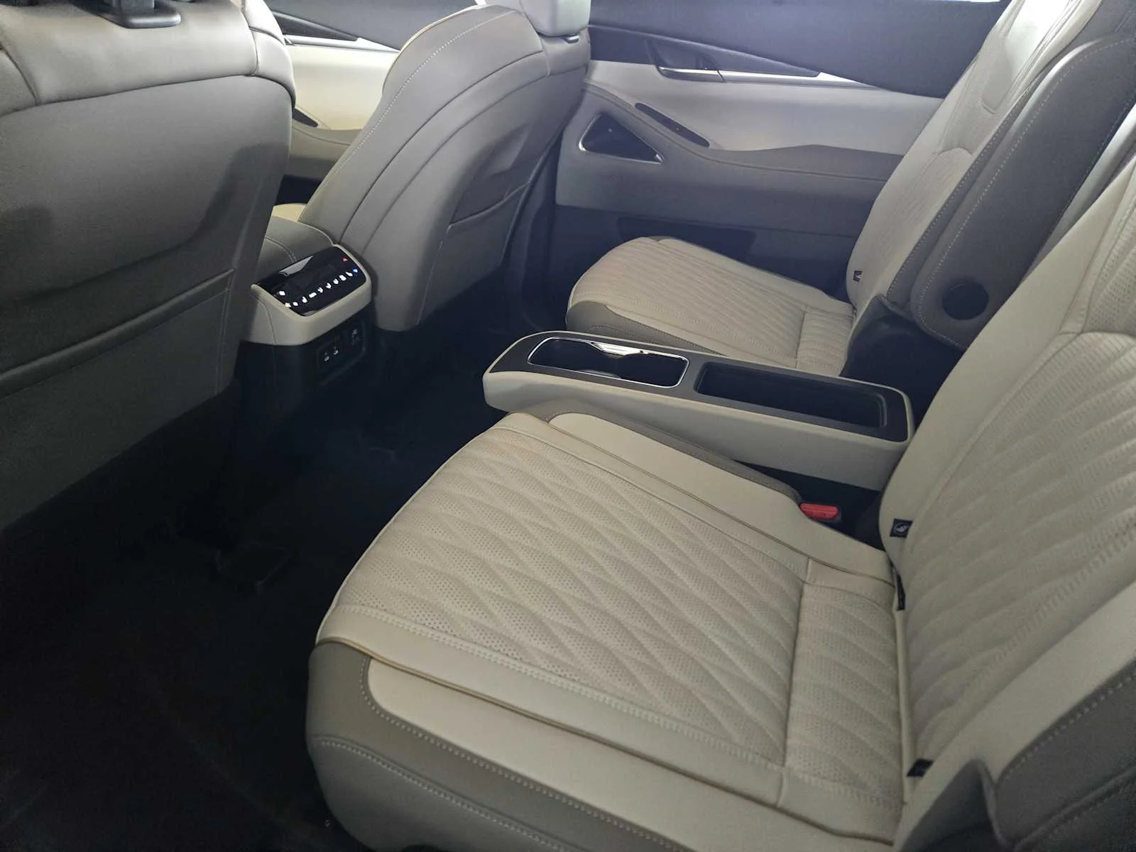 New 2027 2T RAD WHT INFINITI Autograph AWD image 38