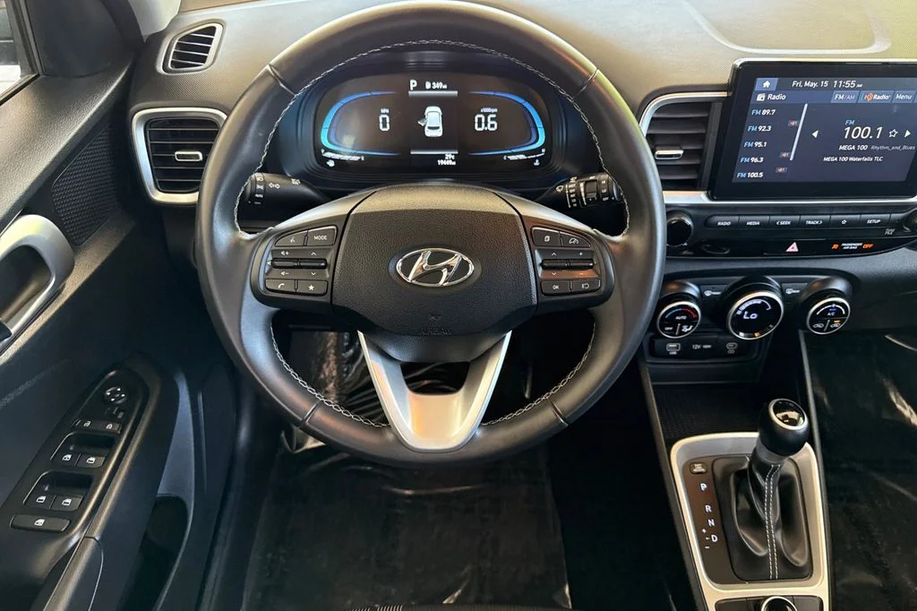 2025 Hyundai Venue SEL - Photo 18