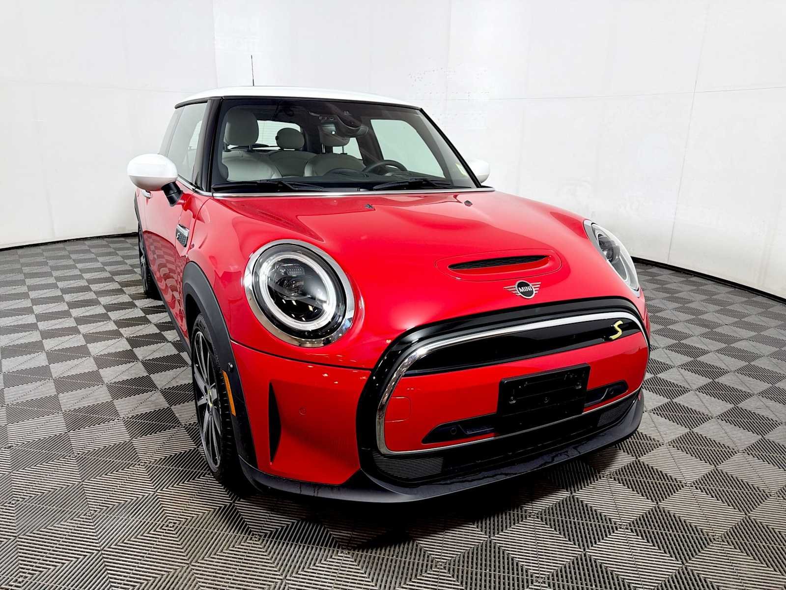 Used 2024 MINI Hardtop 2 Door SE with VIN WMW13DJ09R2U45725 for sale in Freeport, NY