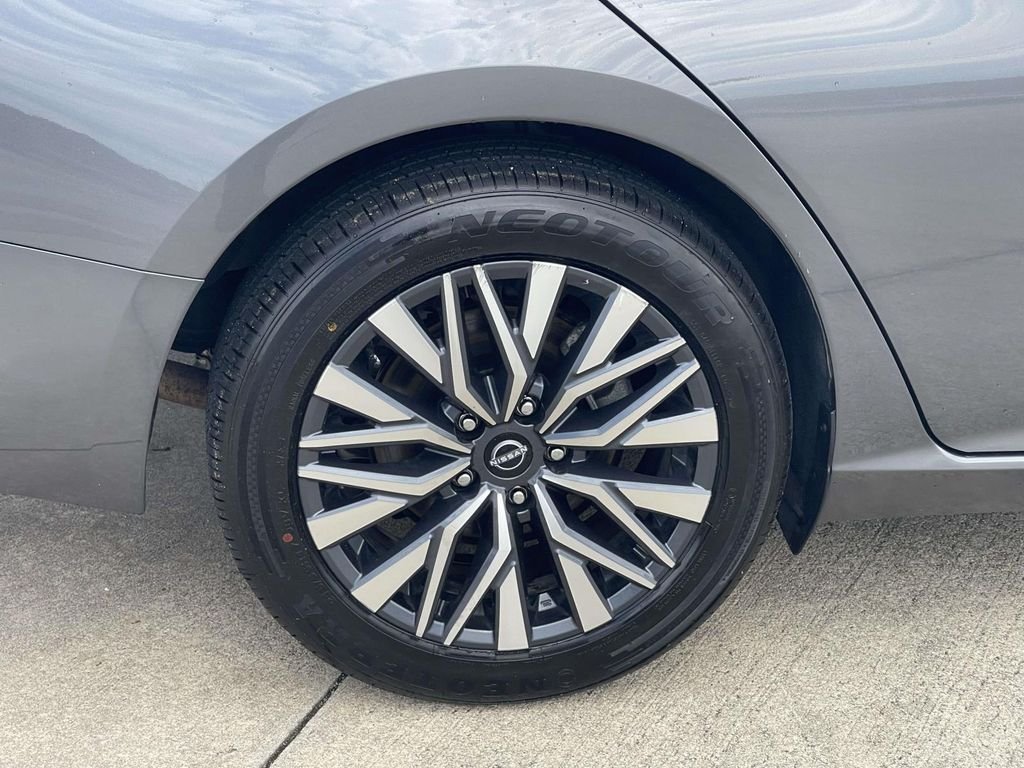 Used 2025 Gray Nissan 2.5 SV image 7