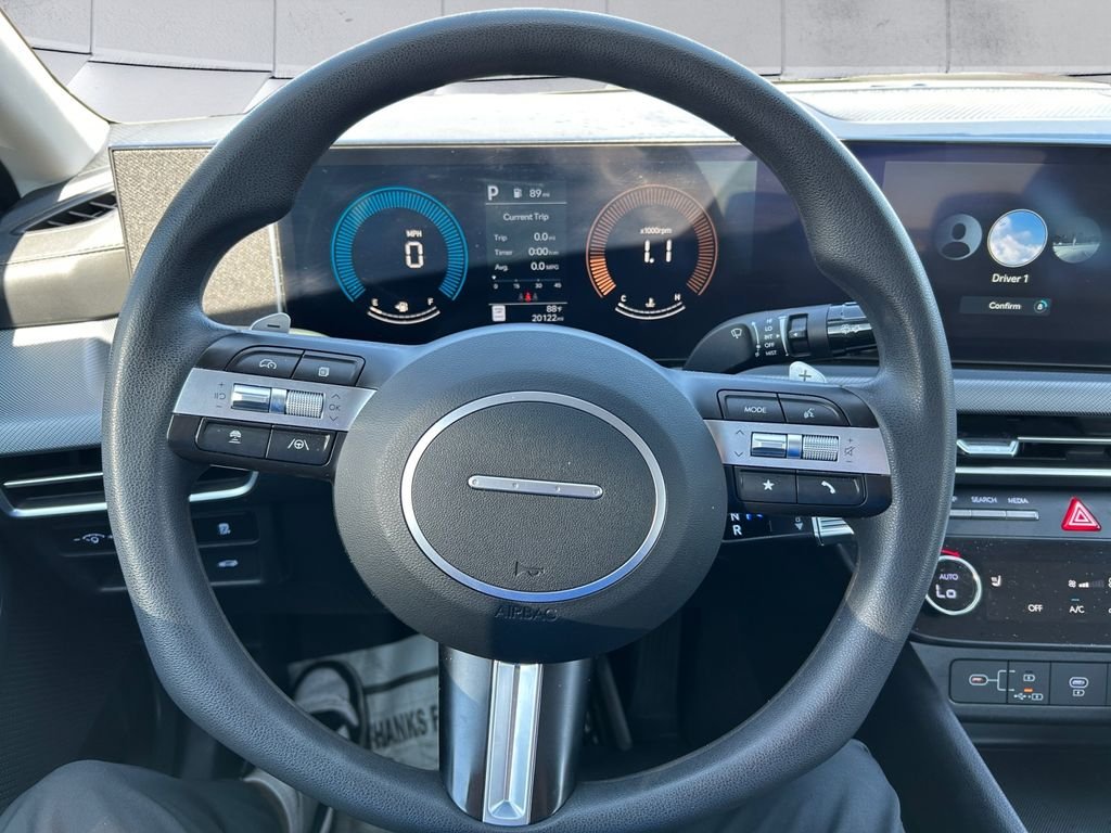 Used 2025 Gray Hyundai SEL image 9