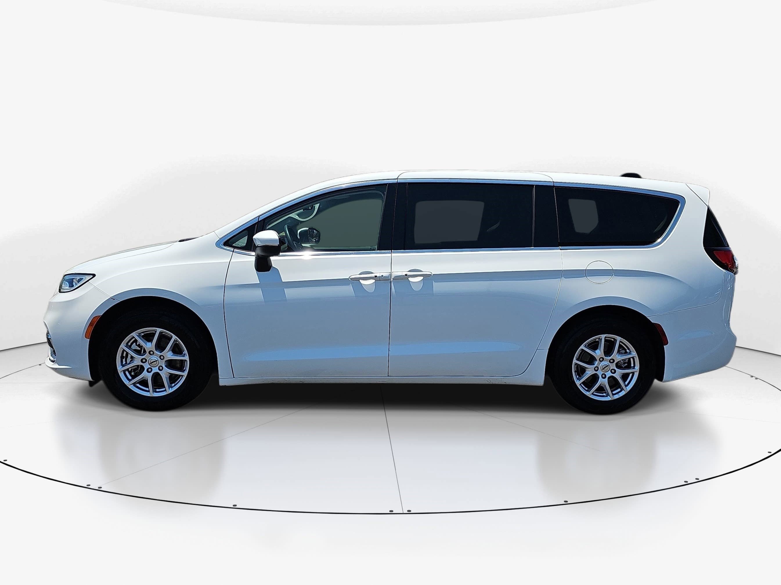 Used 2023 Bright White Clearcoat Chrysler Touring L image 6
