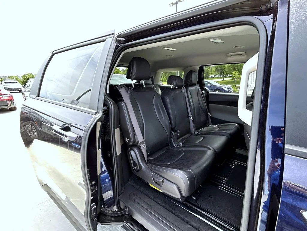Used 2025 Blue Kia LXS image 18