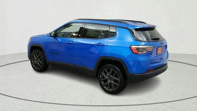 New 2026 Hydro Blue Pearl-Coat Exterior Paint Jeep Latitude image 6