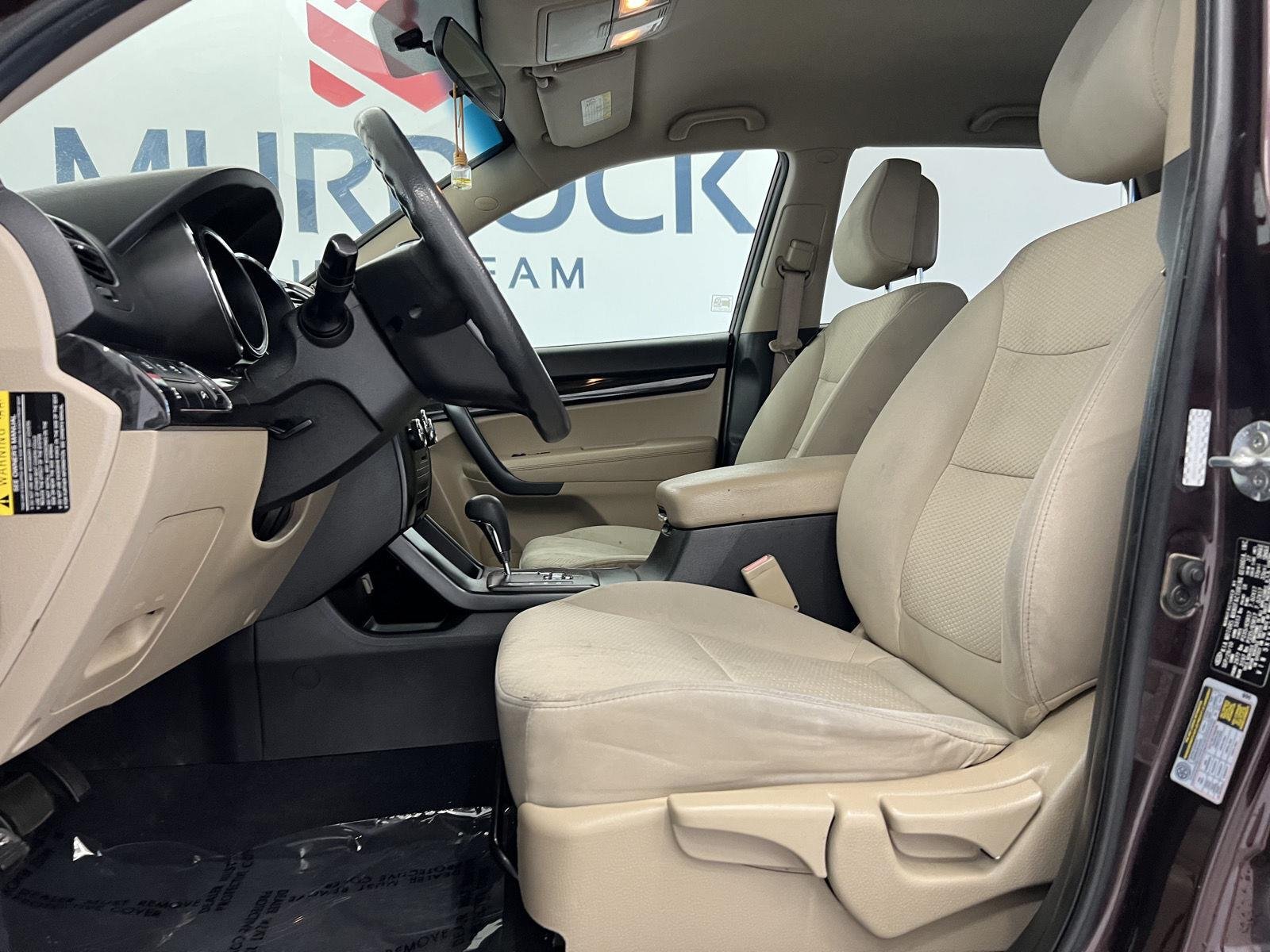 2011 Kia Sorento LX - Photo 12