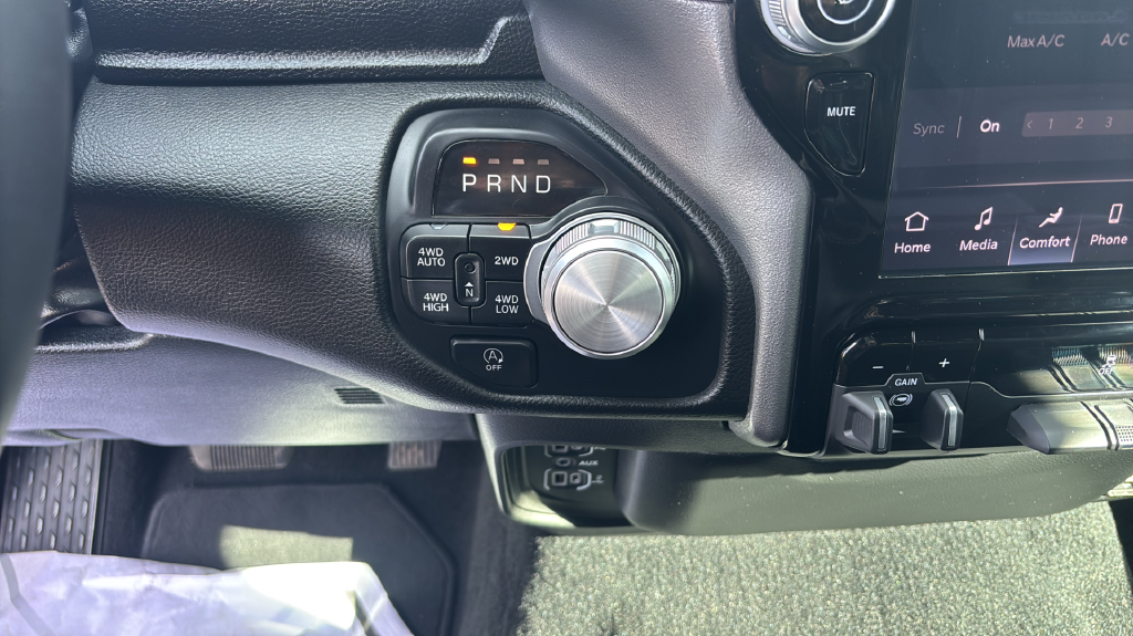 Used 2025 Silver Ram Laramie image 32