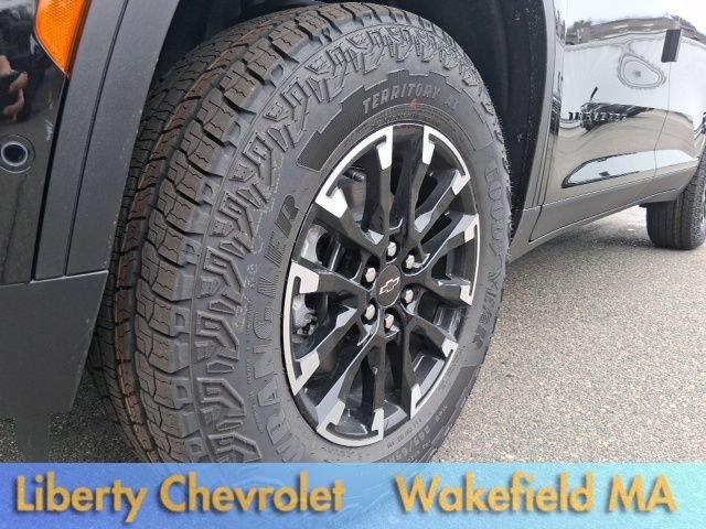 New 2026 Mosaic Black Metallic Chevrolet Z71 image 4