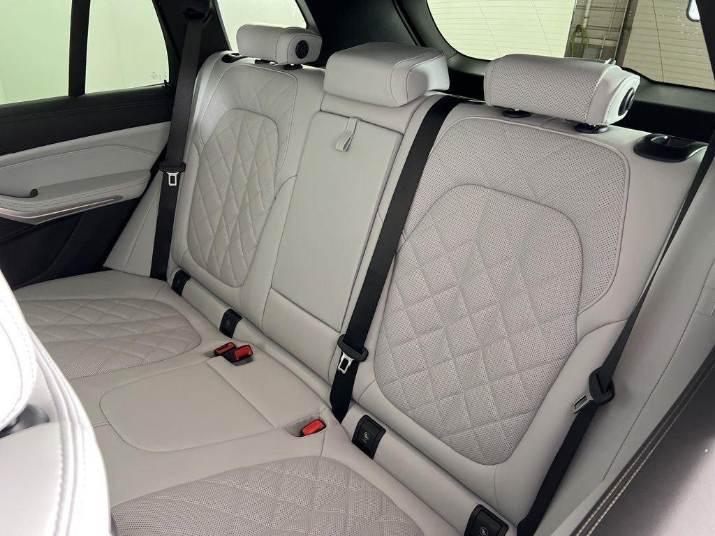 New 2026 Skyscraper Grey Metallic BMW xDrive40i image 8