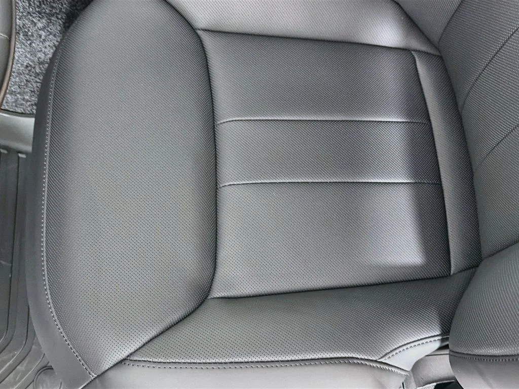 New 2026 Carpathian Grey Land Rover SE image 20