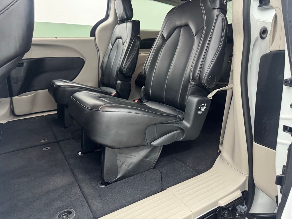 Used 2023 Bright White Clearcoat Chrysler Touring L image 41