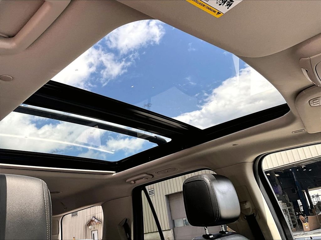 Used 2019 Black Metallic Ford Platinum image 23