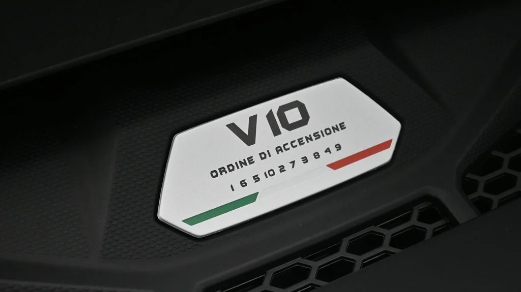 Used 2022  Lamborghini Base image 20