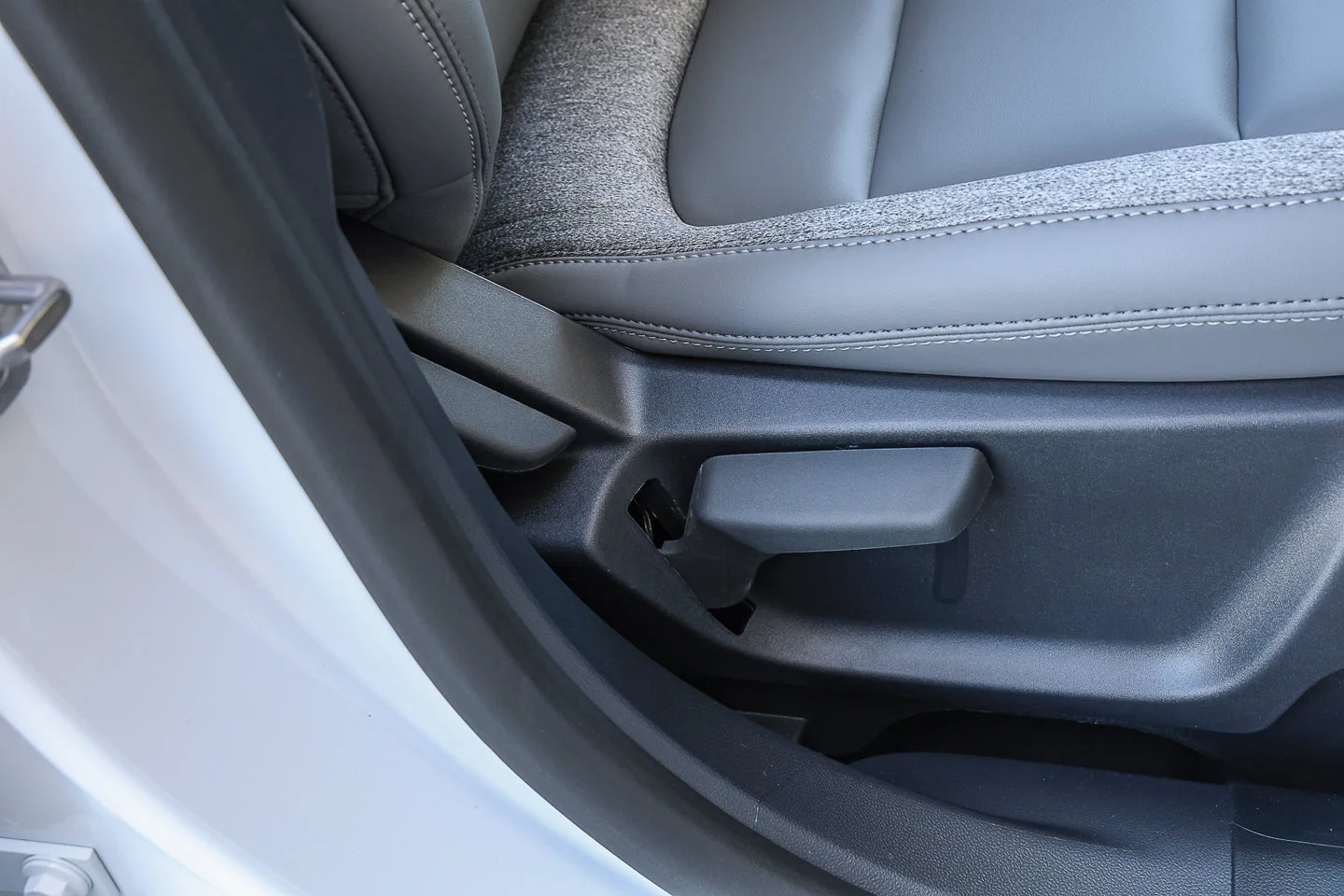 New 2026 Space White Metallic Ford Badlands® image 33