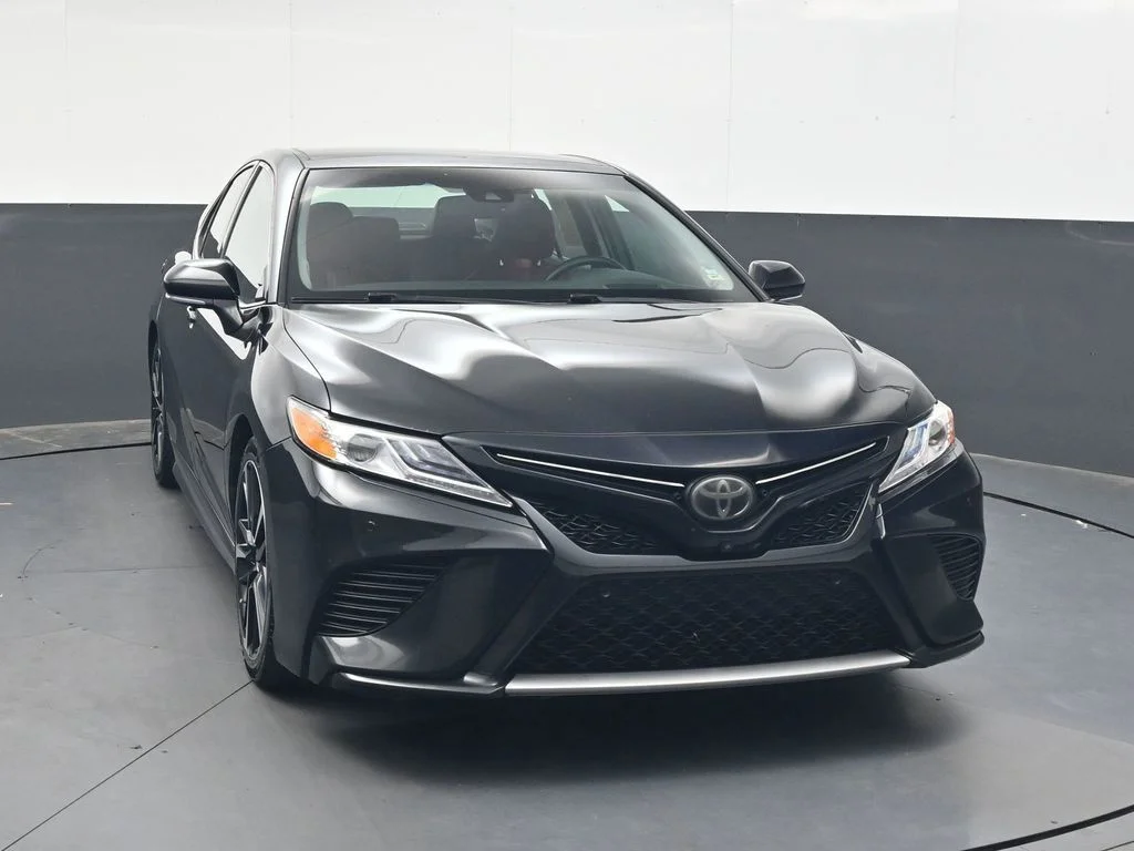 Used 2018 Midnight Black Metallic Toyota XSE image 10