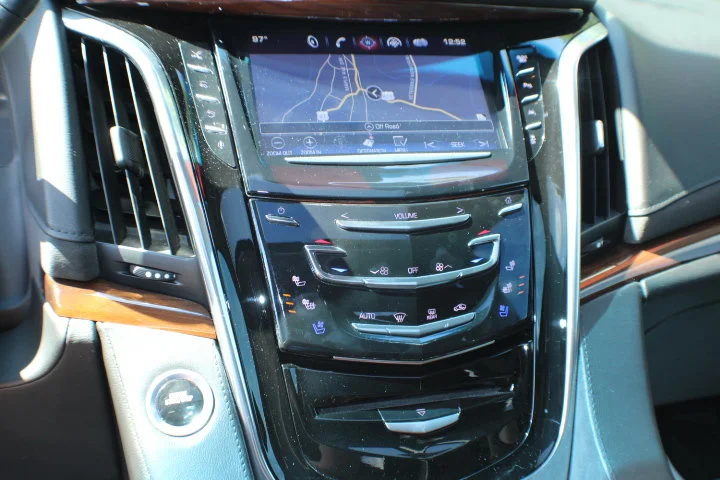 Used 2016 DARK GRANITE METALLIC Cadillac Premium Collection image 10