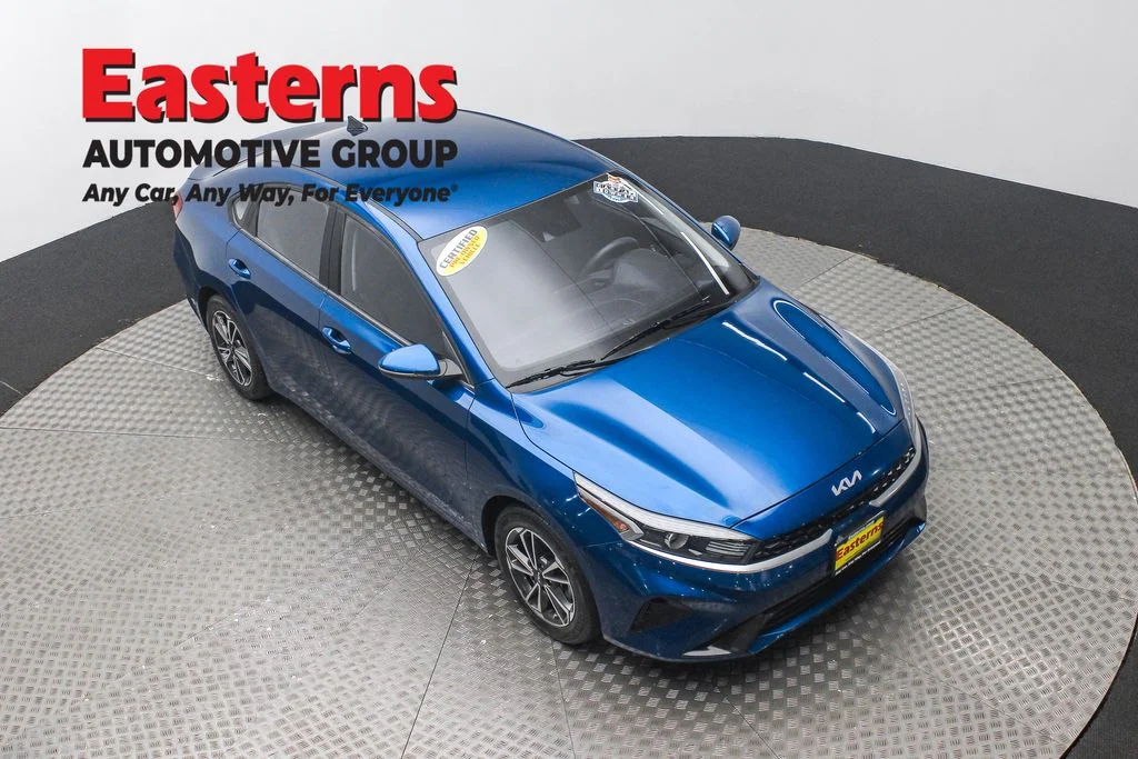 Used 2022 Blue Kia LXS image 3