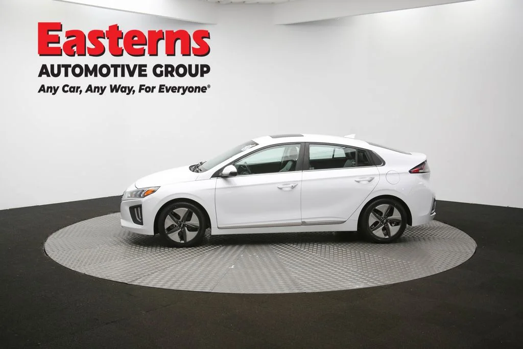Used 2022 White Hyundai Limited image 60
