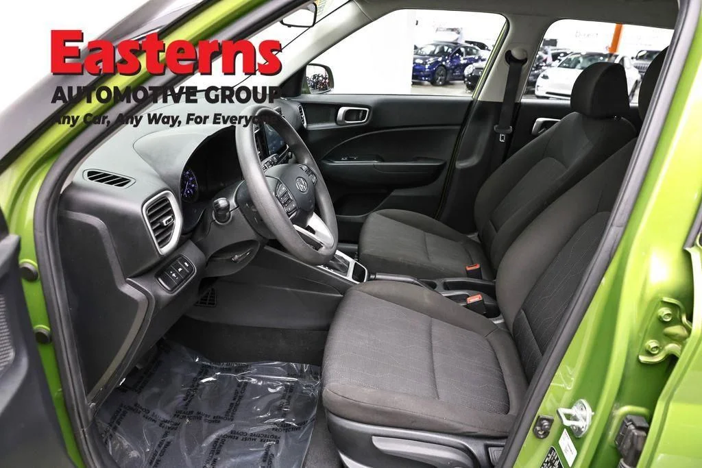 Used 2022 Green Hyundai SE image 15