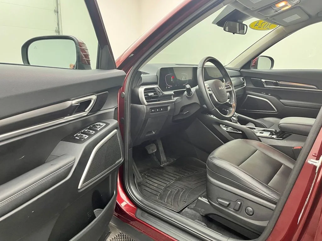 Used 2024 Red Kia S image 15