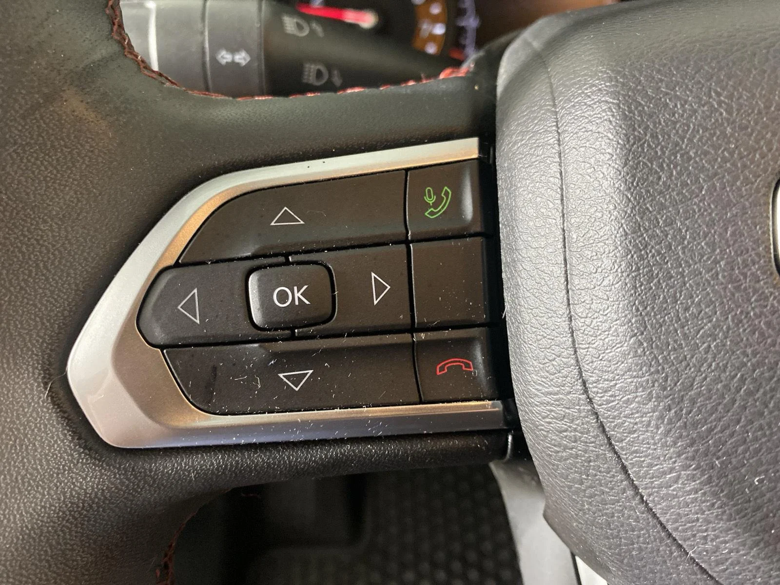 Used 2024 Red Hot Pearlcoat Jeep Trailhawk image 16