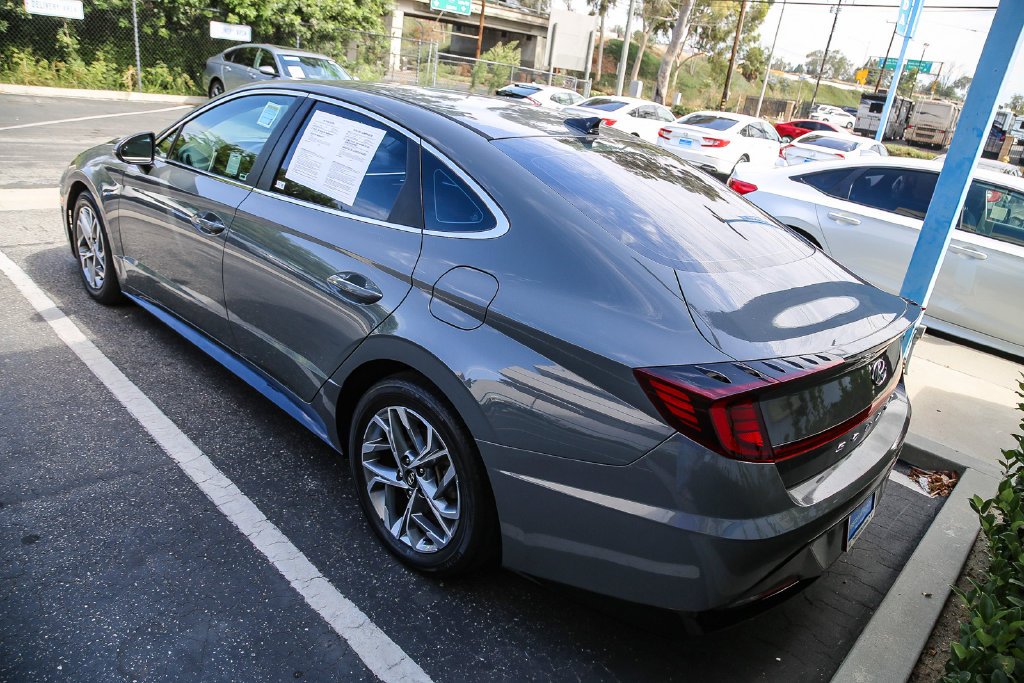 Used 2020 Gray Hyundai SEL image 4
