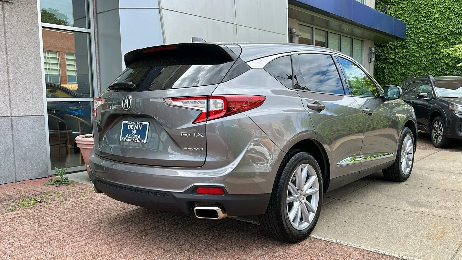 Used 2023 Liquid Carbon Metallic Acura SH-AWD image 4