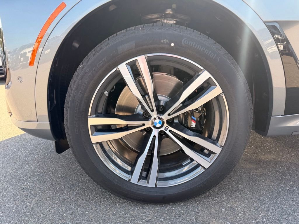New 2027 Skyscraper Grey Metallic BMW xDrive40i image 6