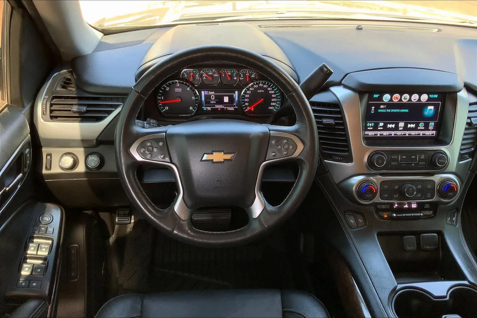 Used 2018 TUNGSTEN METALLIC Chevrolet LT image 4