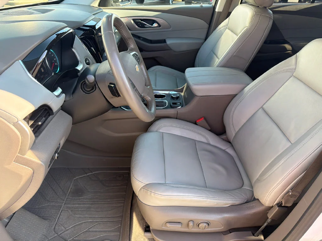Used 2018 White Chevrolet 3LT image 9