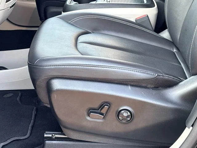 Used 2024 Black Chrysler Touring L image 14