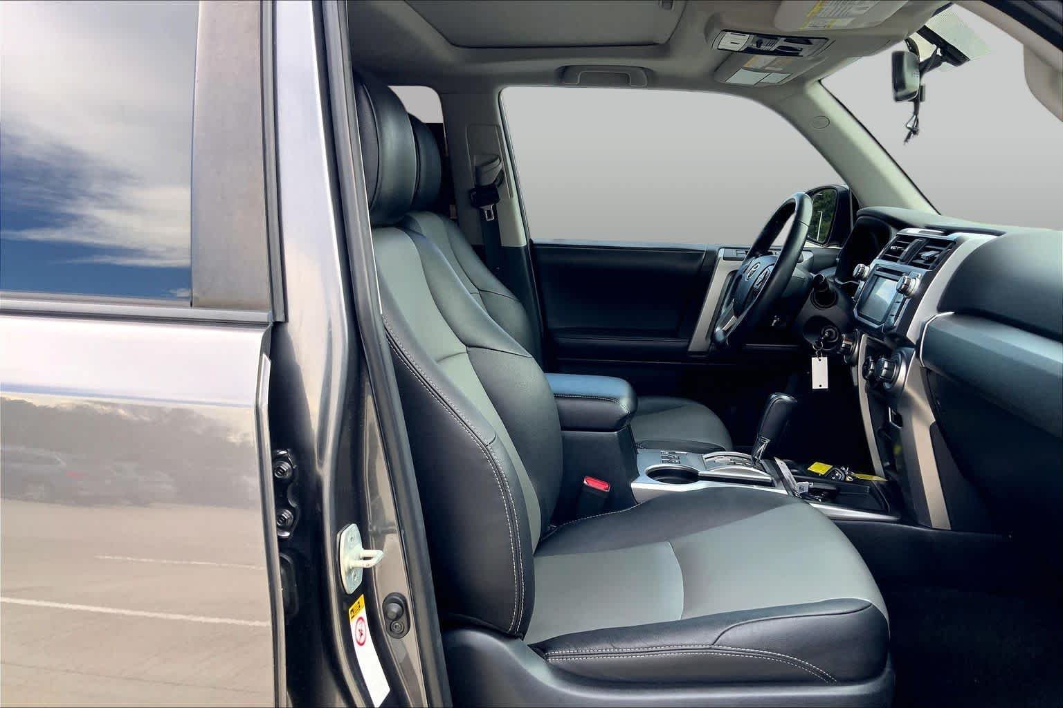 Used 2018 Magnetic Gray Metallic Toyota SR5 Premium image 9