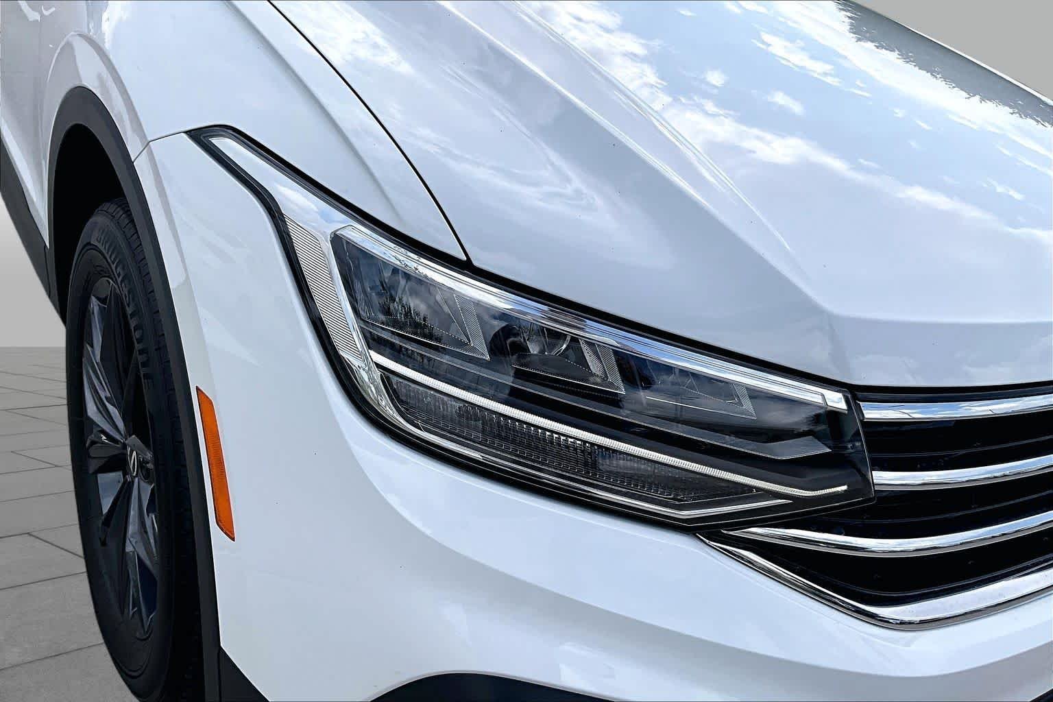 Used 2024 Pure White Volkswagen SE image 26