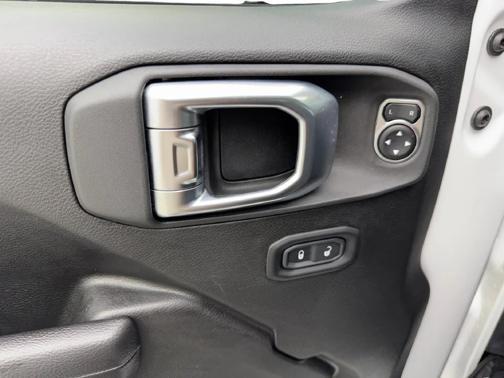 Used 2023 White Jeep Mojave image 34