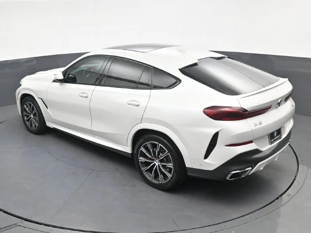 Used 2021 White BMW sDrive40i image 28