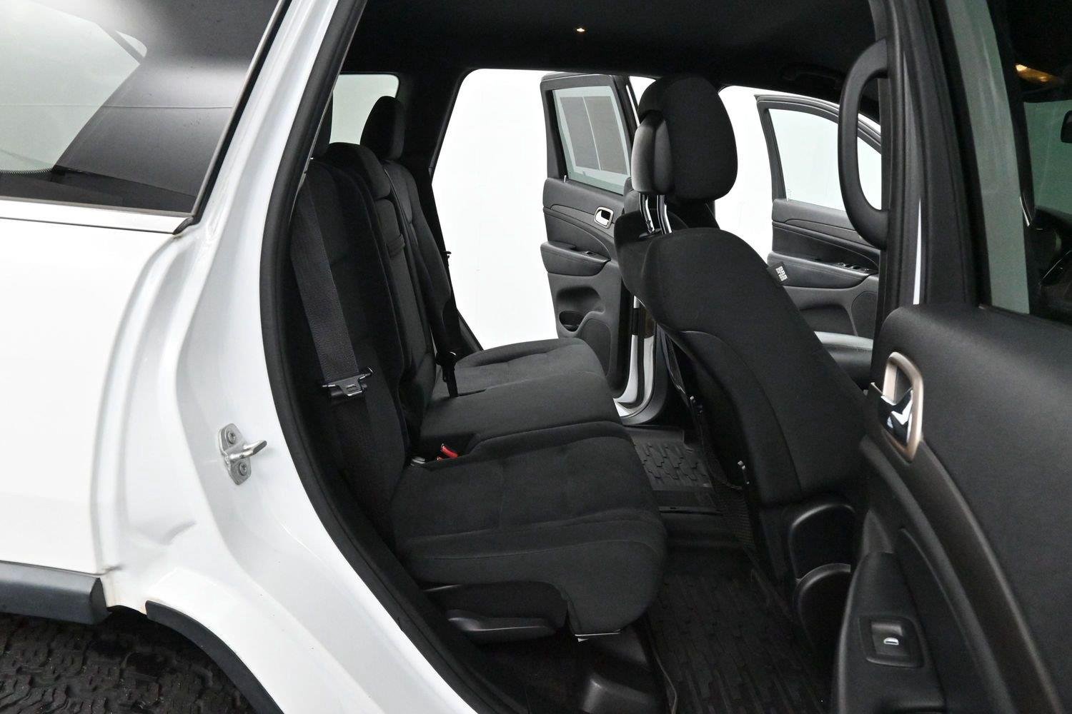 Used 2016 Bright White Clearcoat Jeep Laredo image 25