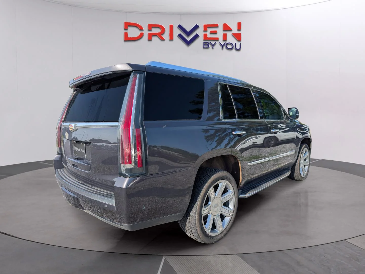 Used 2018 DARK GRANITE METALLIC Cadillac Luxury image 5
