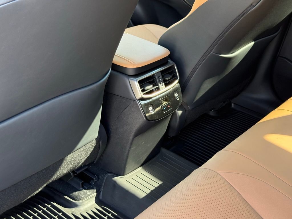 2025 Lexus RX 350 - Photo 26