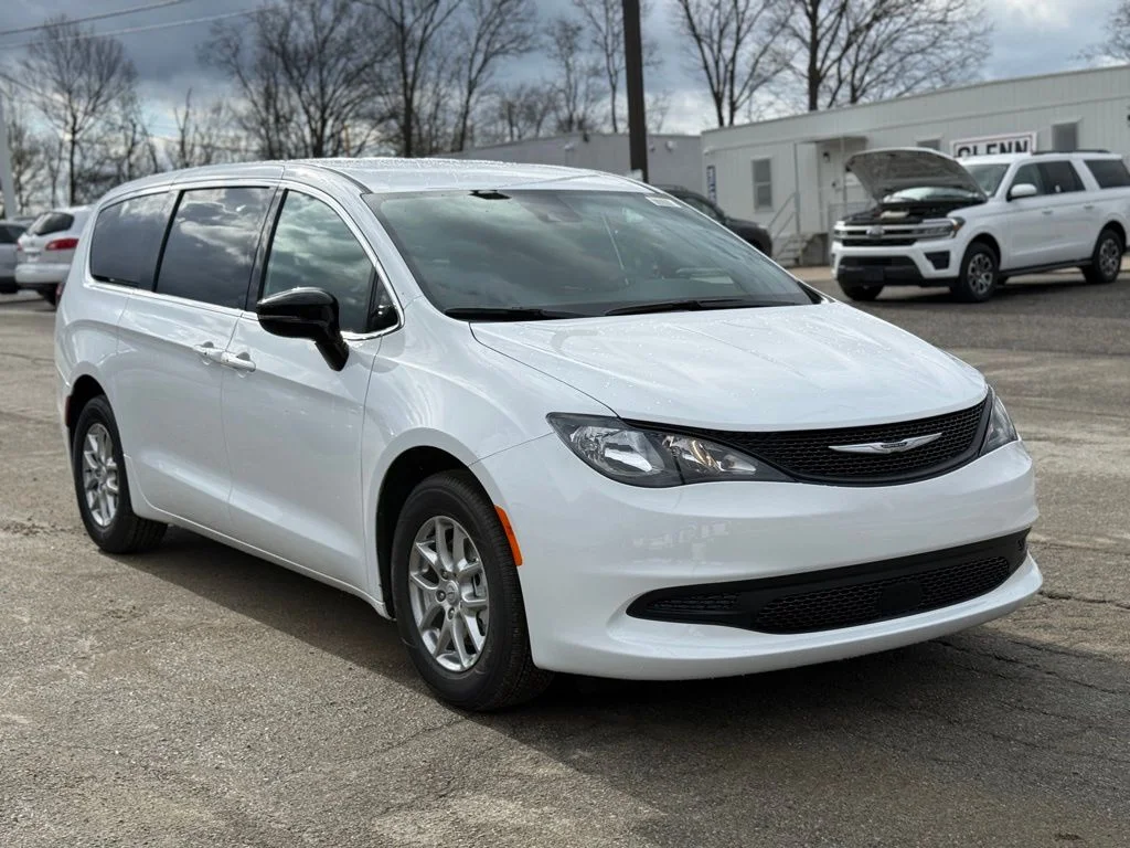 New 2026 Bright White Clear-Coat Exterior Paint Chrysler LX image 4