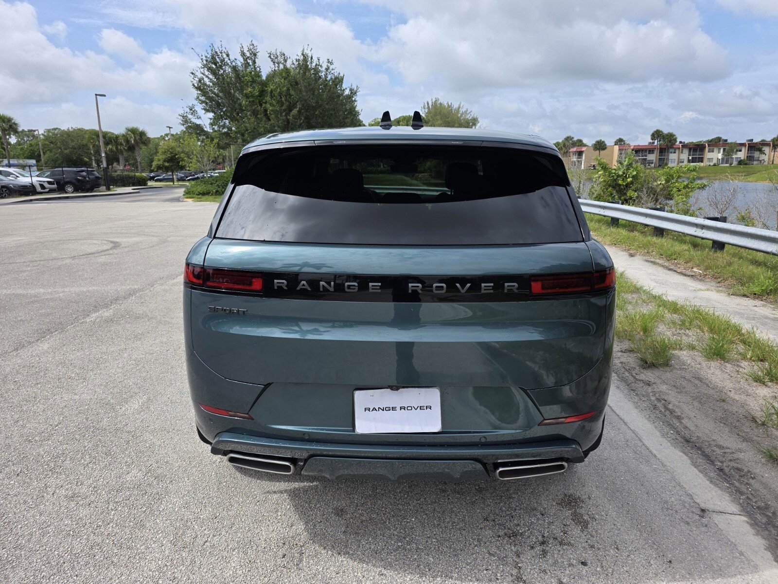 New 2026 Giola Green Land Rover Dynamic SE image 6