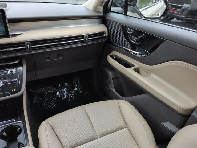 Certified Used 2022 Pearl Metallic Lincoln Standard image 17