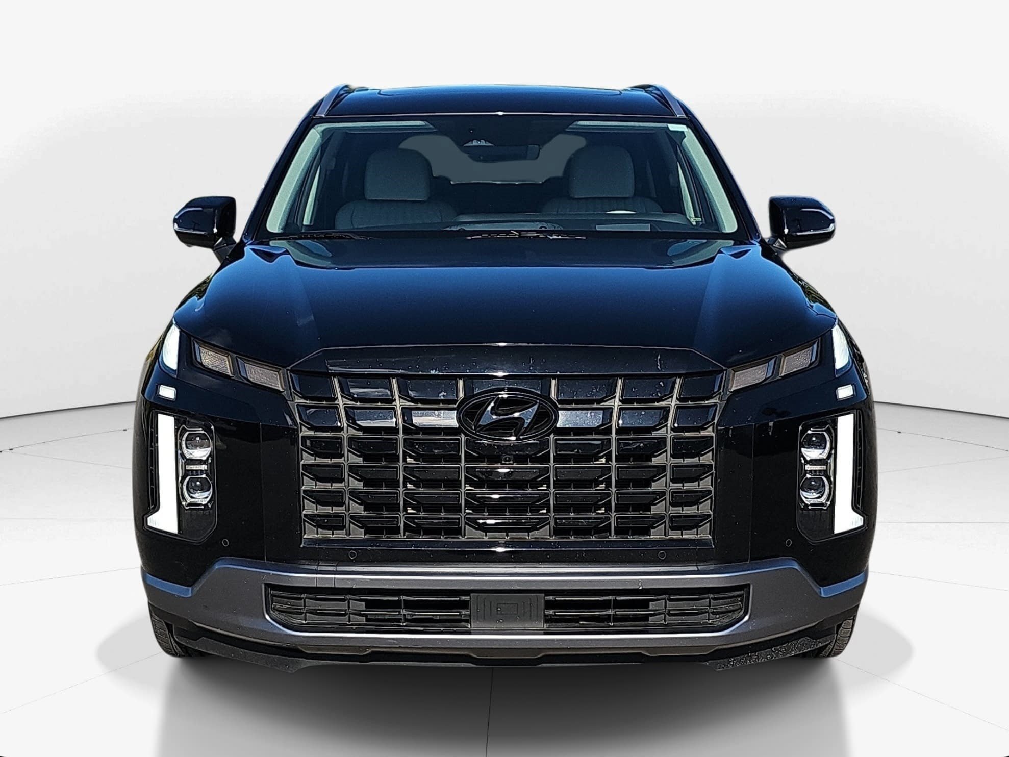Used 2025 Abyss Black Pearl Hyundai Limited image 8