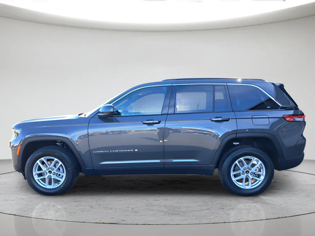 New 2026 Baltic Gray Metallic Clear-Coat Exterior Paint Jeep Laredo X image 2