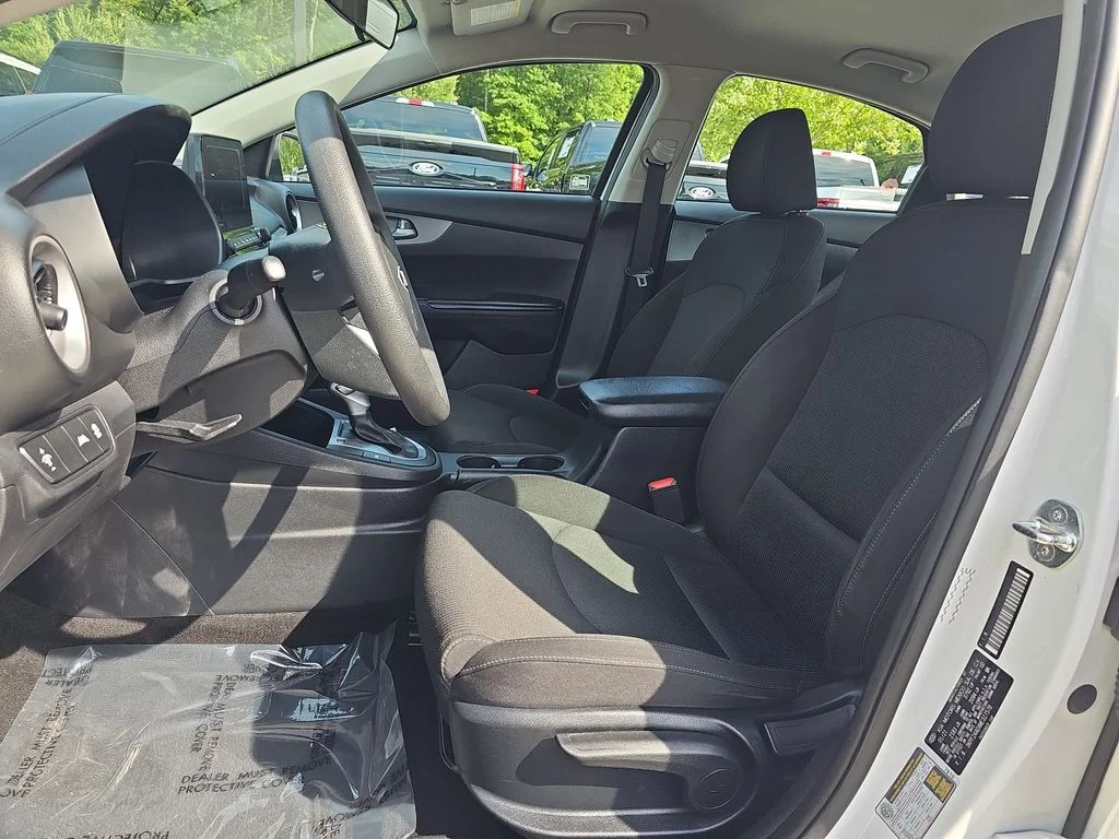 Used 2021 White Kia LXS image 14