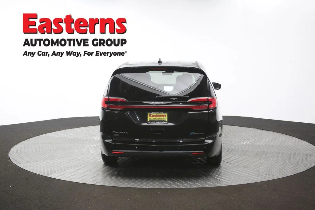 Used 2023 Black Chrysler Limited image 41